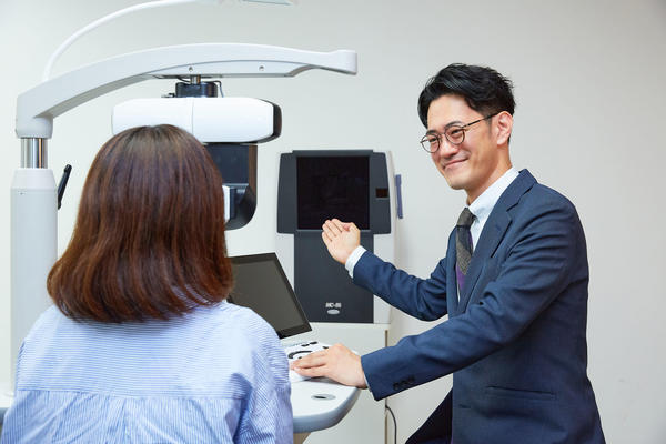 写真：メガネスーパー